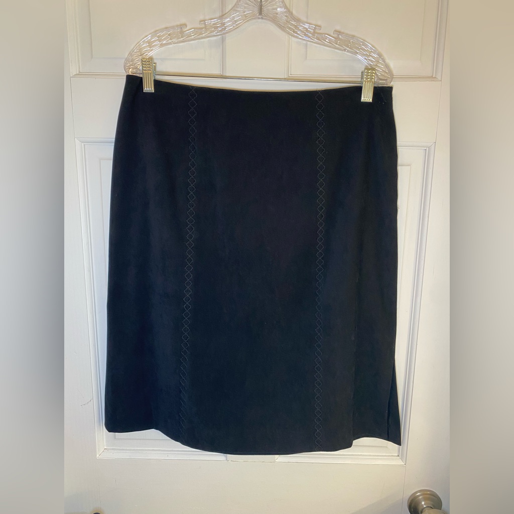 Talbots Black Faux Suede Stretch Skirt W/ Stitch Pattern Design Size 14 B